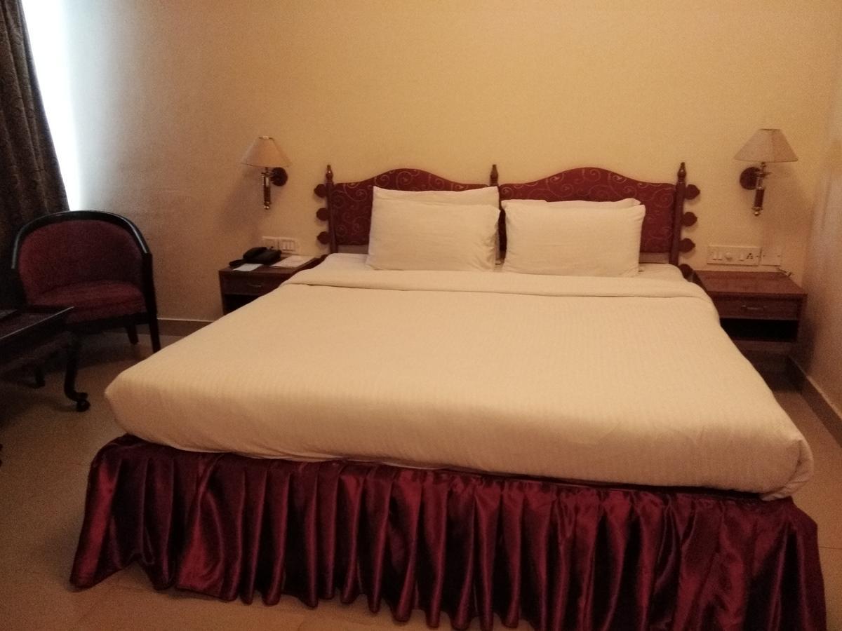 Hotel Pankaj Тривандрум Экстерьер фото